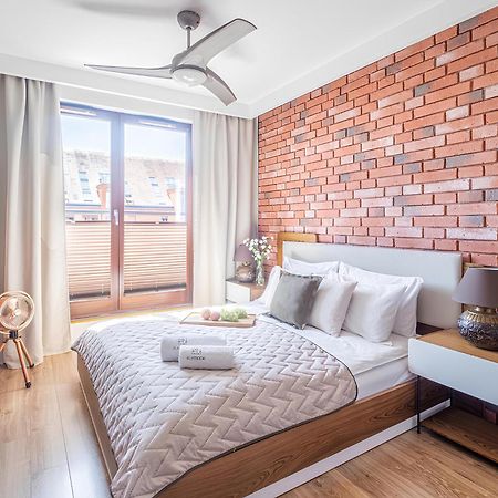 Flatbook - City Center Spa Apartments Motlawa Gdansk Ngoại thất bức ảnh