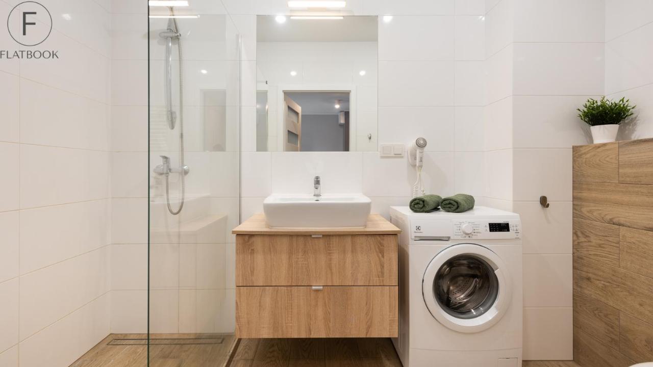 Flatbook - City Center Spa Apartments Motlawa Gdansk Ngoại thất bức ảnh