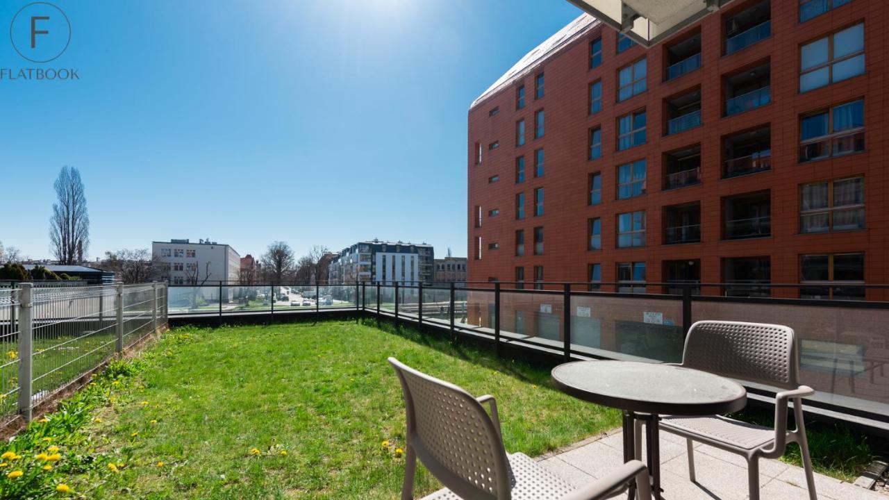 Flatbook - City Center Spa Apartments Motlawa Gdansk Ngoại thất bức ảnh